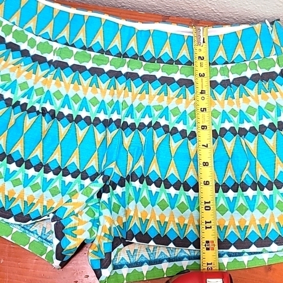 J.CREW WOMEN'S MULTICOLOR GEOMETRIC PRINT LINE BLEND SHORTS SIZE 8 - Picture 7 of 9